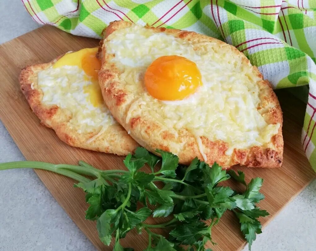 Хачапури с сыром и яйцом на сковороде. Пп хачапури по аджарски. хачапури по аджарский пп. пп хачапури по аджарски с творогом. пп хачапури по аджарски с творогом и сыром.