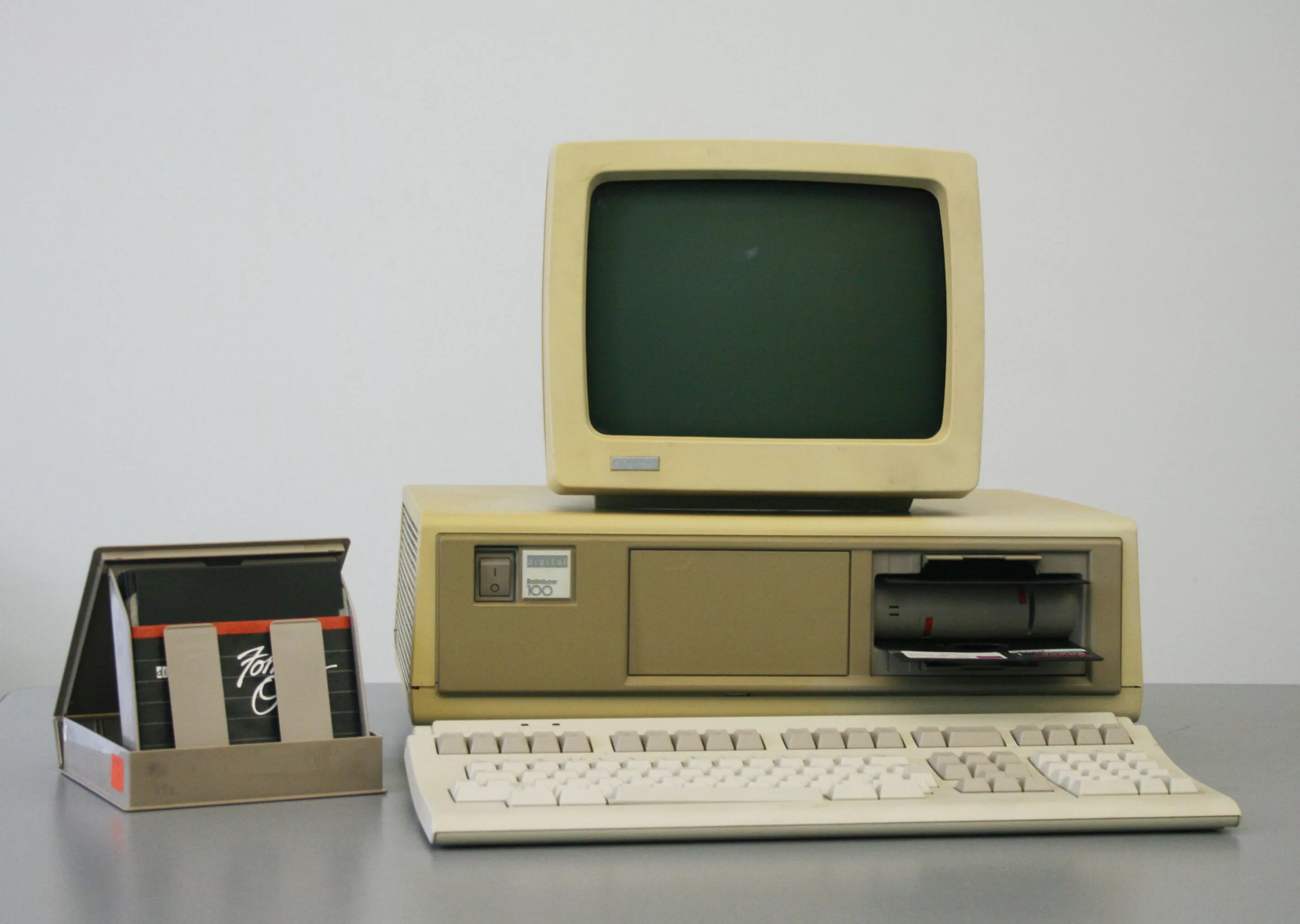 IBM 3090. ПК 60-70х Intel. Компьютер 1980.