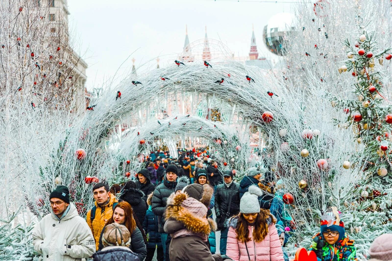 События новый год москва. Новогодние гуляния. Новогодняя Москва. Рождественские гуляния. Рождество улица.