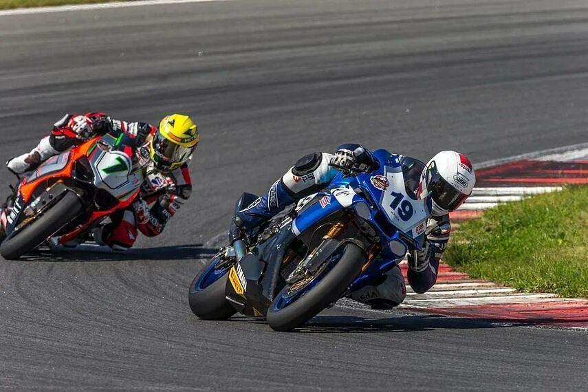 Honda cbr 600 f4i sport. Моторевю. Honda cbr 600f. Какой 600. Мотоцикл honda cbr 600.