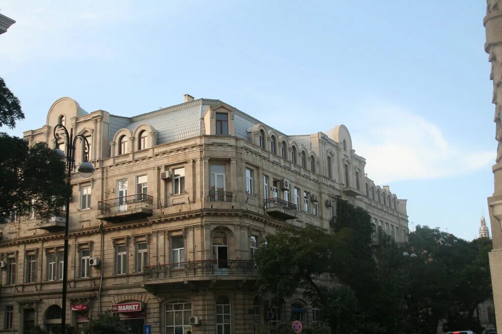 Дадашев усейнов дом правительства в баку. Этажи дома баку. Дом мирзабековых. Этажи дома баку. Дом монолит баку.