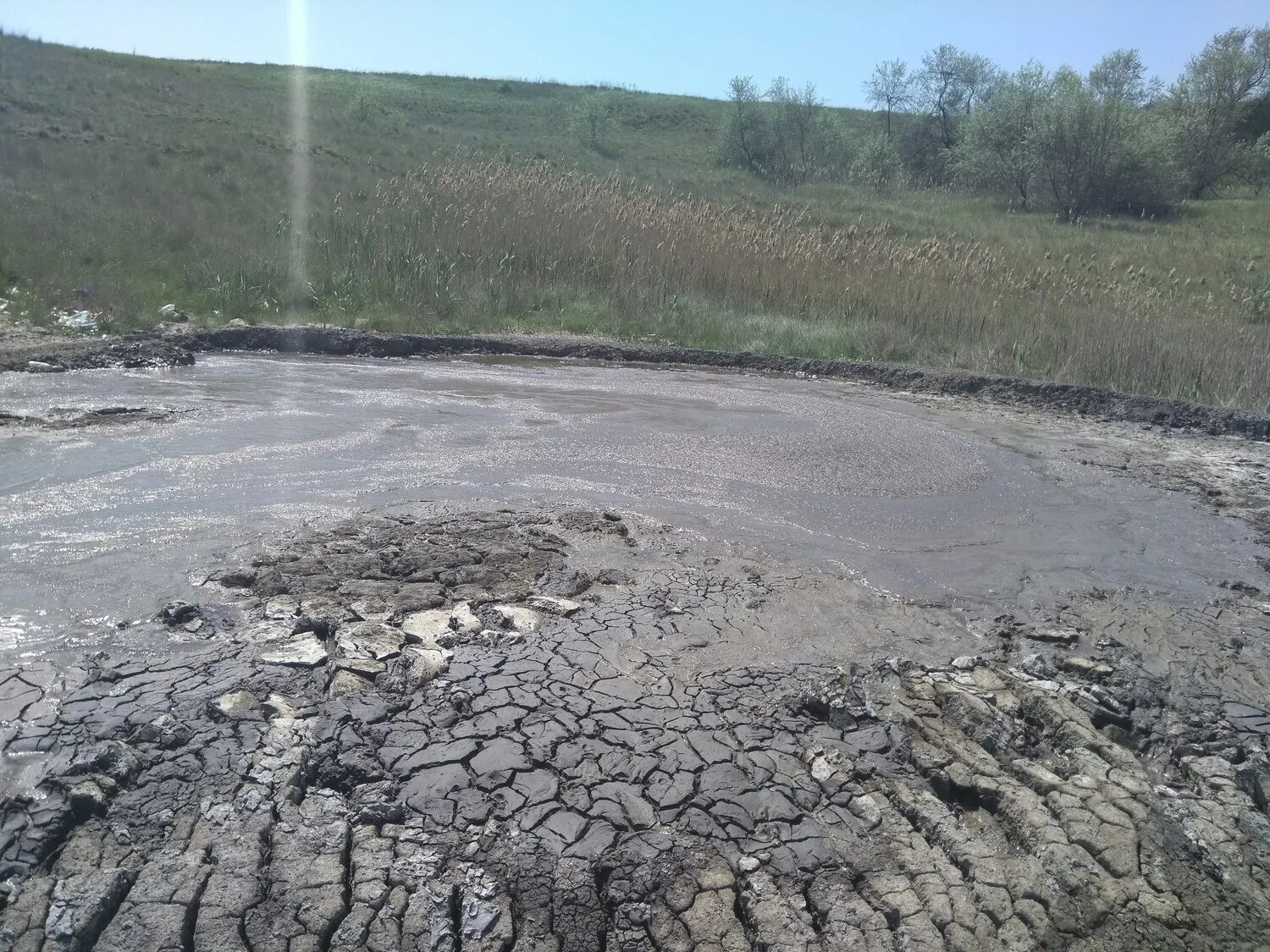 Вулкан плевако кучугуры. Грязевой вулкан плевак. Кучугуры краснодарский край грязевой вулкан. Вулкан плевако кучугуры. Вулкан плевако кучугуры.