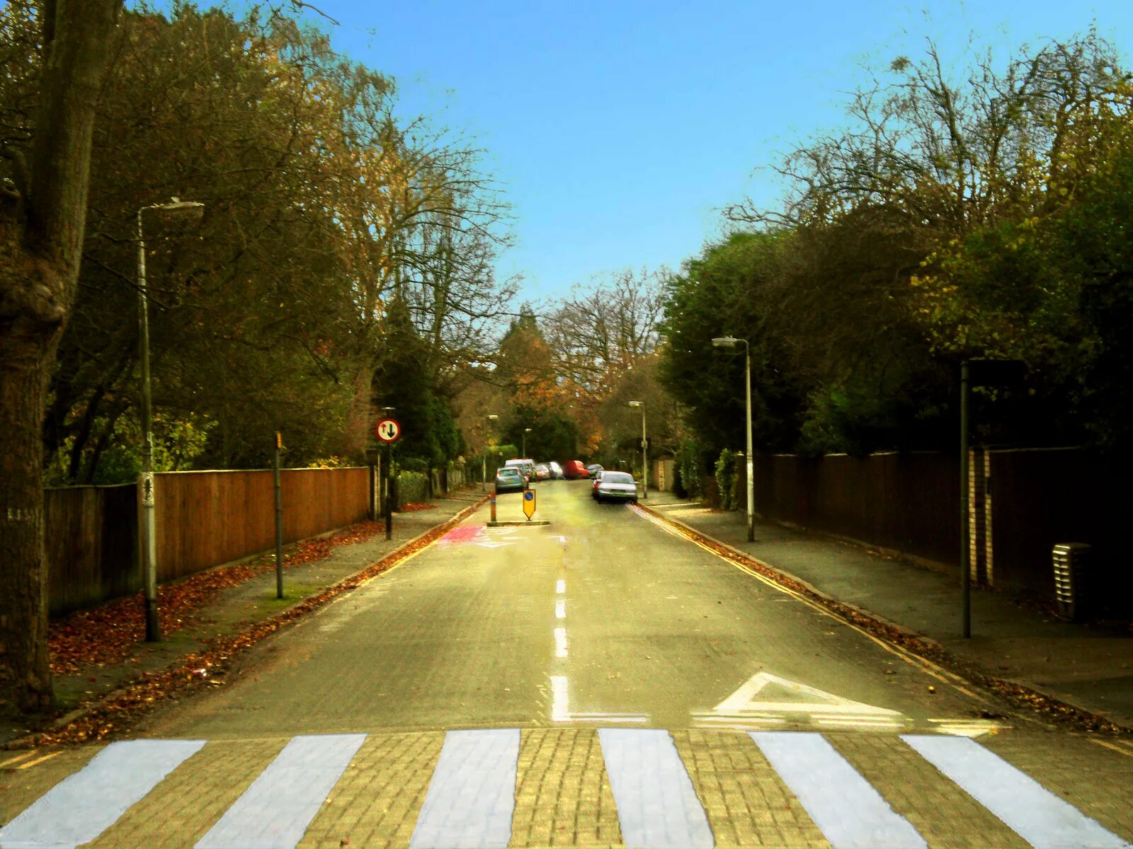 Пародия дорога. Эбби роуд. Эбби роуд сейчас. Abbey Road пародия. Пешеходный переход.