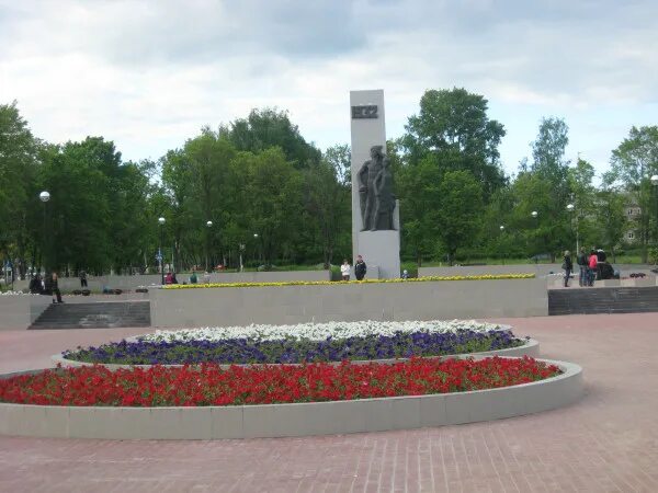 сквер первостроителей березники. площадь березников. центр города березники советская площадь. площадь фронтовиков березники памятник. площадь березников.