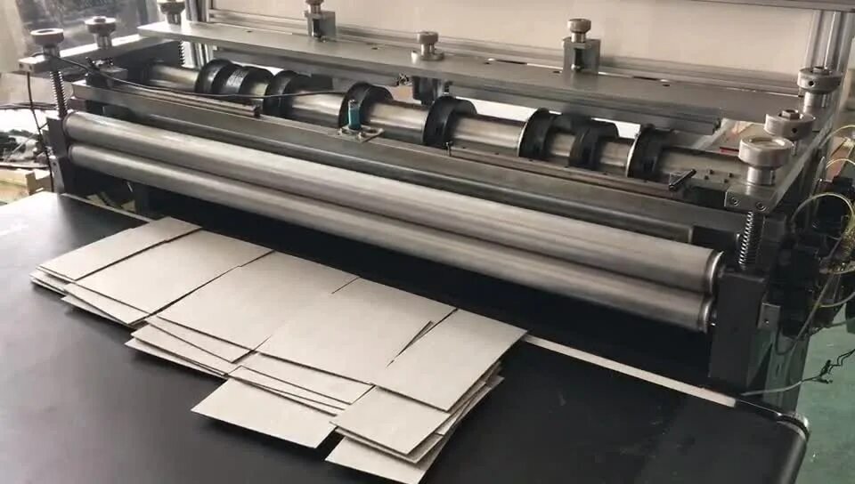 Плоттер для резки гофрокартона. Резка гофрокартона. Резка гофрокартона. Планшетный станок с чпу для раскроя листовых. Лазерная резка гофрокартона.