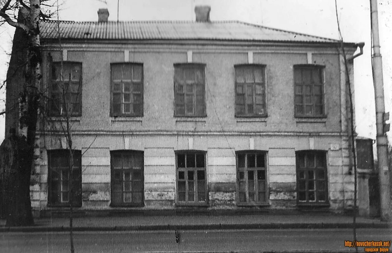 Башмакова больница. Железнодорожная больница новочеркасск. художественная школа новочеркасск баклановский. баклановский 57. старое здание жд поликлиники.