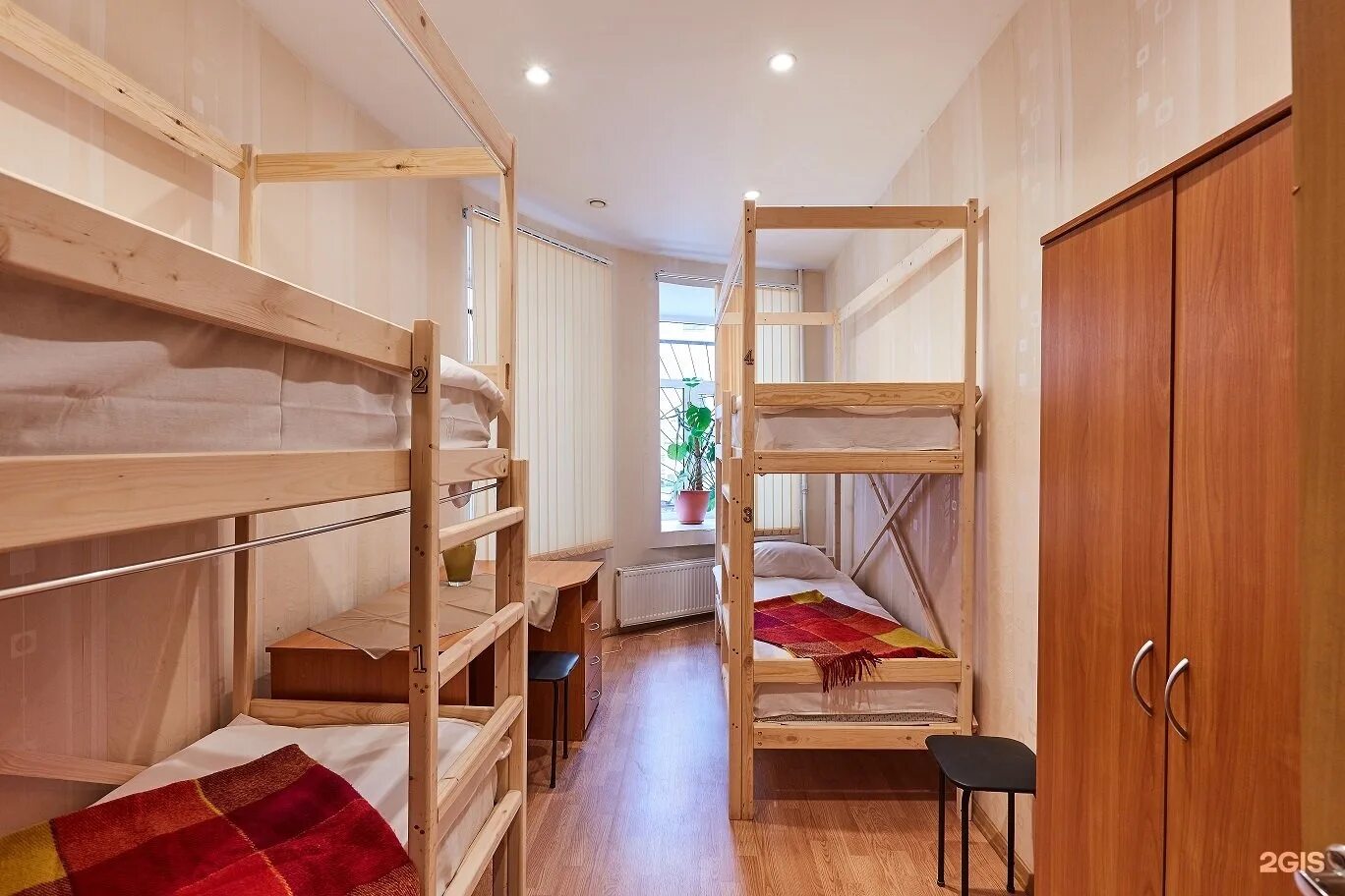 Санкт-петербург хостел грибоедова. Хостел санкт-петербург недорого в центре. Одноместный хостел петербург. Олд флэт хостел на советской фото. Недорогие хостел в санкт петербурге.