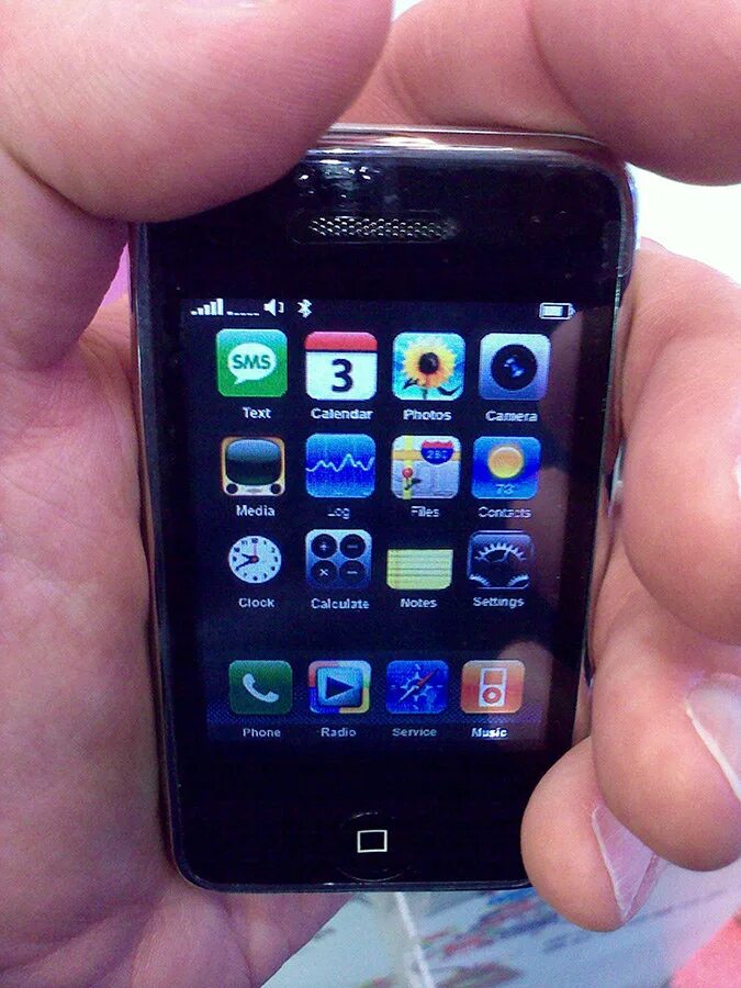 Есть китайские айфоны. Iphone Mini 2009. Китайский айфон. Мини айфон китайский. Маленький китайский айфон.