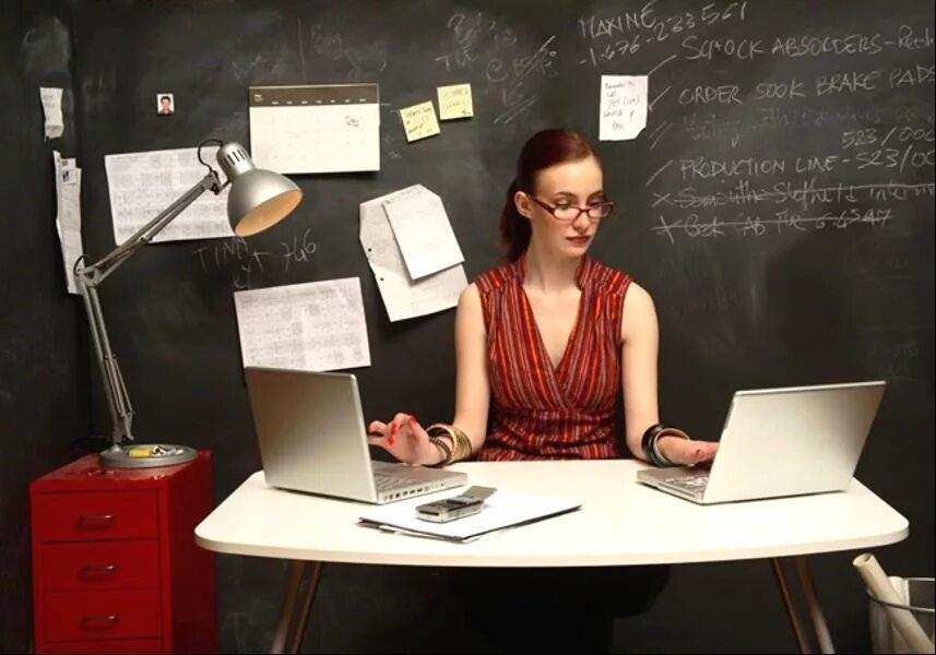 Продуктивность женщина. Женщина архитектор. Маленький бизнес идеи. Продуктивный человек. Офис менеджер.