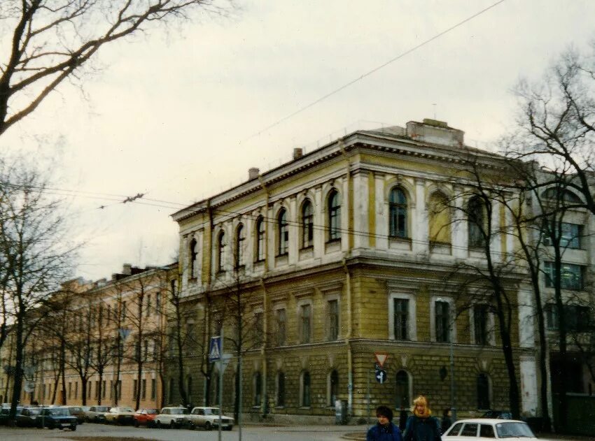 Елизаветинский институт СПБ. Церковь Елизаветинского института в Санкт Петербурге. Институты на Васильевском острове. НИИ Василеостровский район.