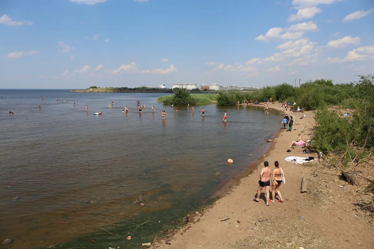 Петербург где можно купаться. Пляж на речке. Городской пляж. Город Иваново пляжи. Пляж в Питере.