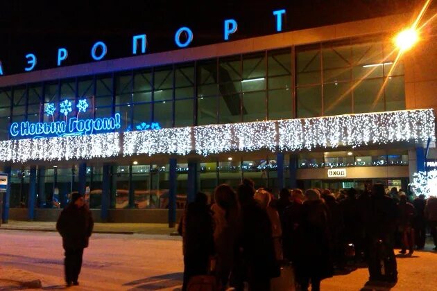 Сколько аэропортов в омске. Аэропорт Омск. Омский аэропорт зима. Омский аэропорт зимой. Аэропорт Омск фото.