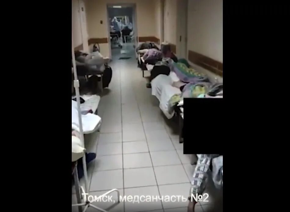 Больница где лежат больные. Ужасная палата в больнице. психиатрическая больница больные в коридоре.