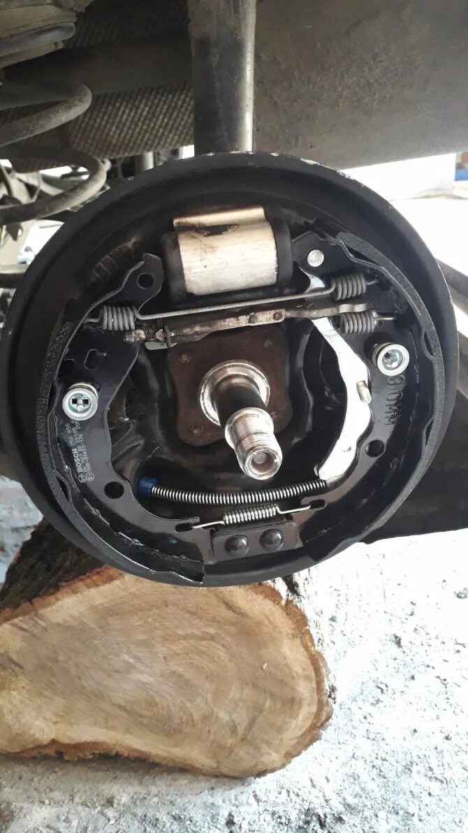 Колодки на суппорта рено логан 2. Задние колодки рено логан 2008 год. Передние тормоза дастер. Колодки задние рено логан 1. Логан усиленные тормоза передние.