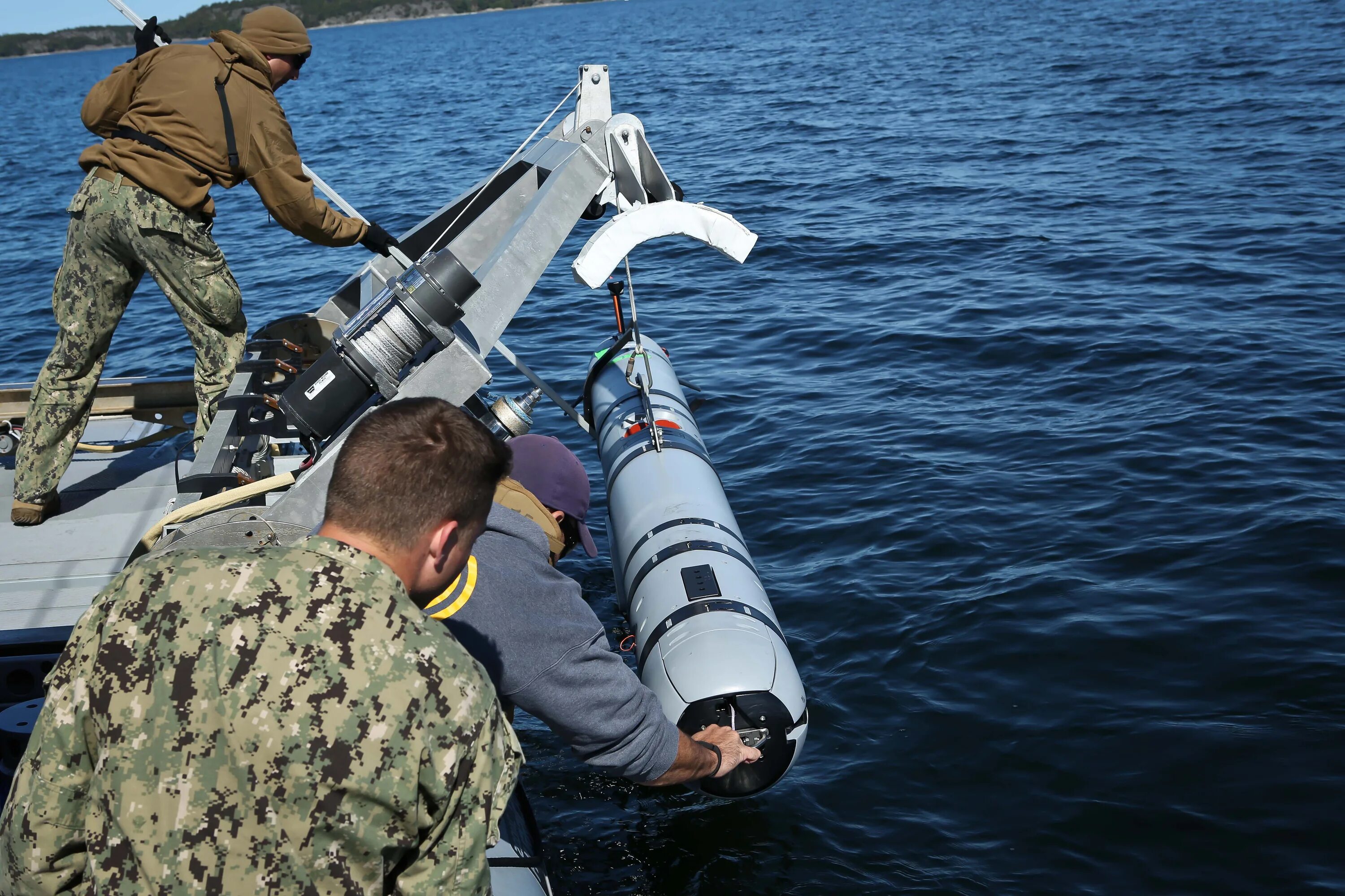 Преимущества и недостатки подводных роботов. Морские военные роботы. Подводный робот. Военный подводный аппарат. Подводные боевые роботы.
