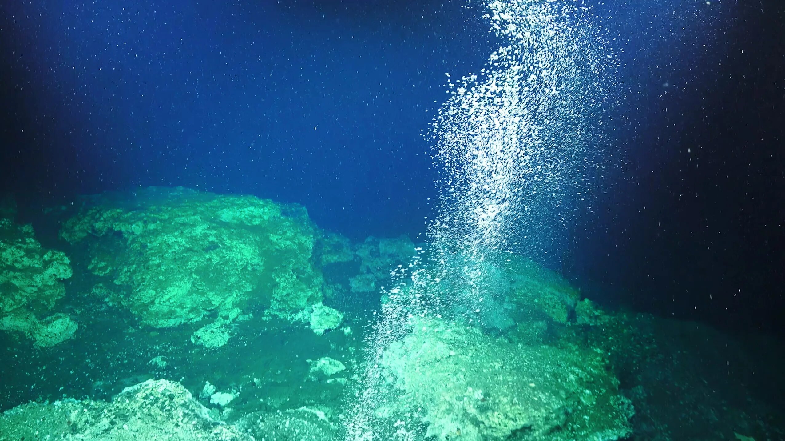 Глубоководные части океана. Глубокое море. Газогидраты в море. Метан в Бермудском треугольнике. Метан на дне океана.