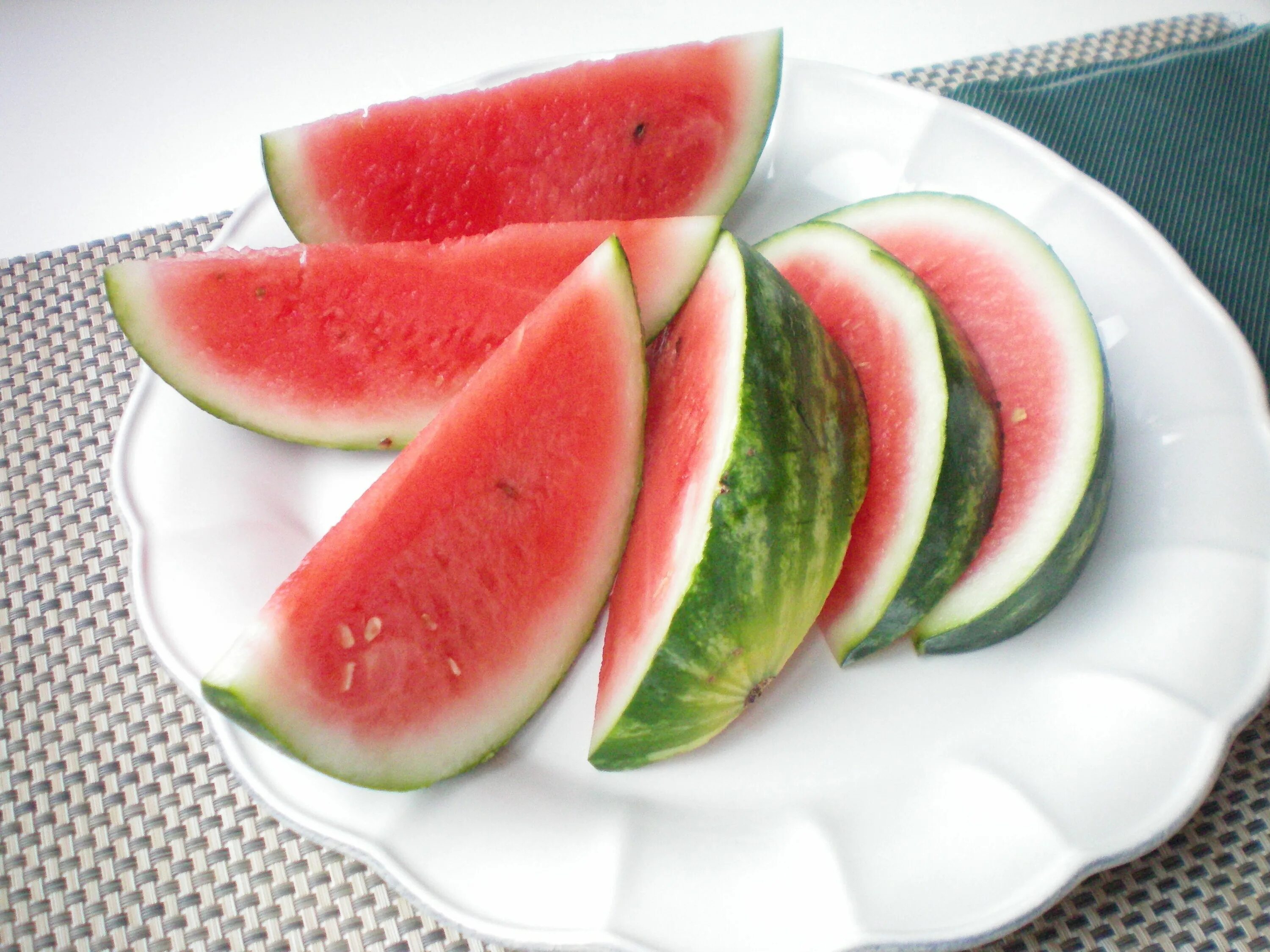 Холодные арбузы. Эпплтон Watermelon. Арбуз. Арбуз и дыня. Долька арбуза картинка.