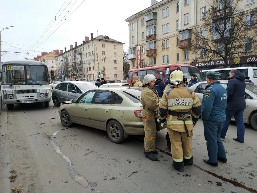 Новости сегодня происшествия политика. ДТП на Московской улице Орел. Происшествия Орел вчера. Орел ДТП на городской улице. Город Орел происшествие.