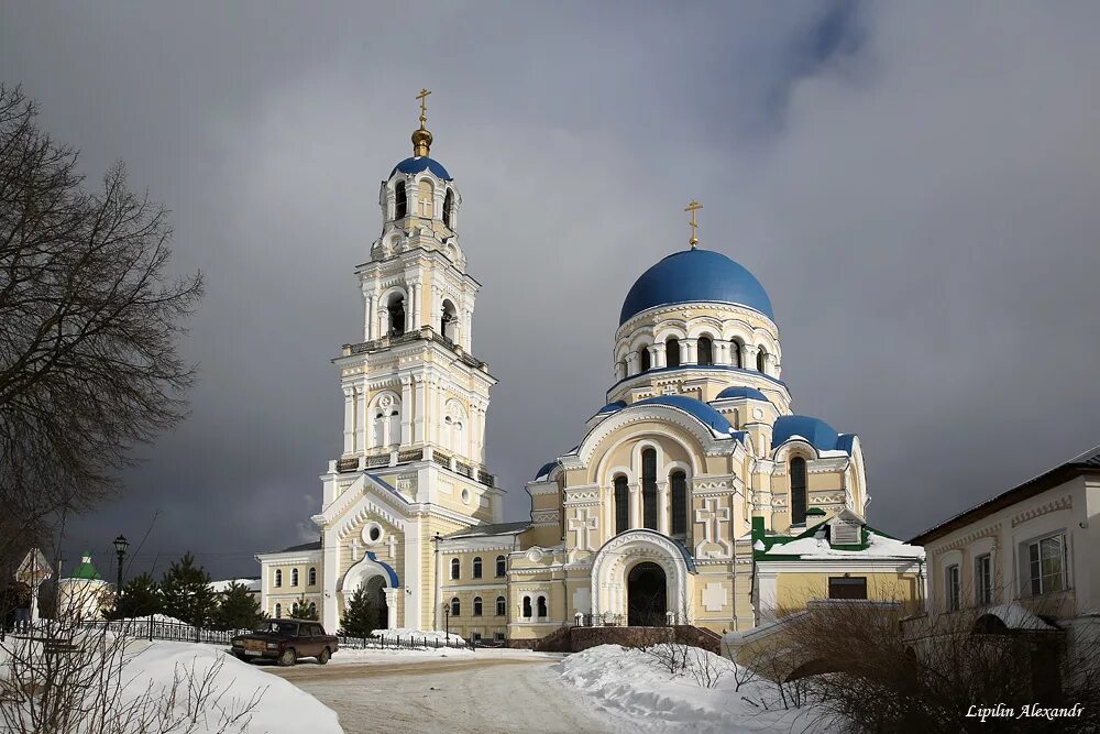 Тихоновой пустыни. Калужская Свято-Тихонова пустынь. Тихонова пустынь Калужская область. Монастырь во Льва Толстого Калужская область. Калужская Тихонова пустынь монастырь.