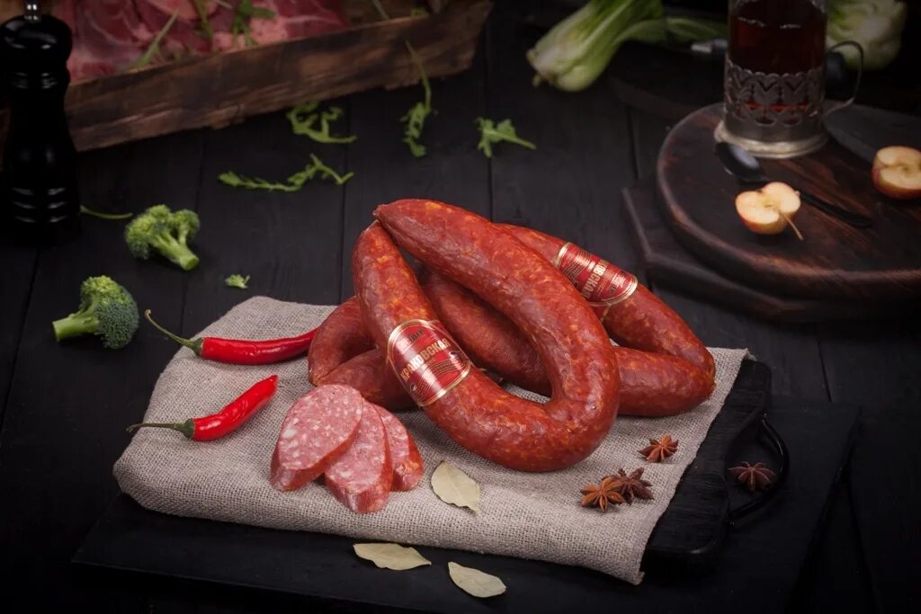 колбаса сосиски. колбаса ассортимент. колбаса сырокопченая полусухая. купаты бараньи. биелла колбаса армения.