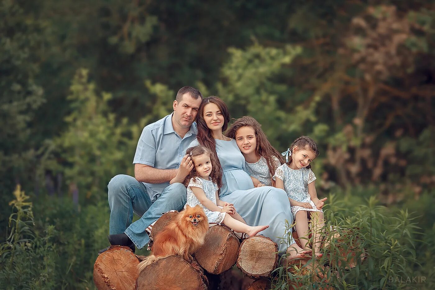 Год семьи одноклассники. Семейная фотосессия. Семейная фотосессия на природе. Семейная фотосессия на природе летом. Фотосессия семьи на природе.