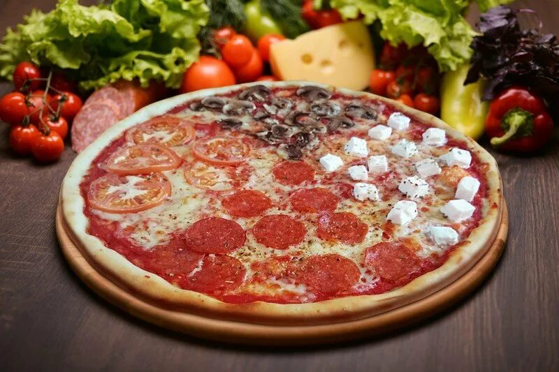 Начинка для пиццы. Пицца 4 сезона. Пицца 4 сезона Италия. Пицца с разными начинками.