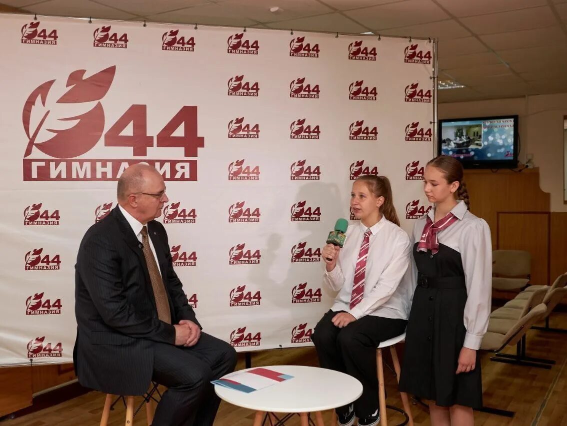 Девяносто первоклассников выбрали 44-ю гимназию Курска - YouTube