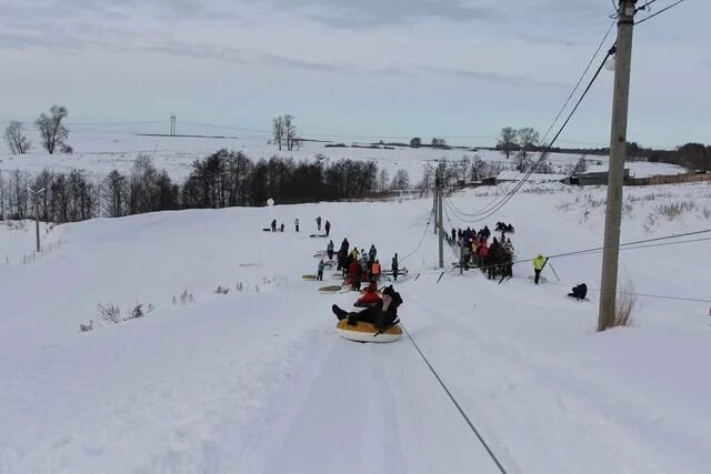Смолино парк челябинск тюбинг. Тюбинг центр бродокалмакский тракт. Тюбинг центр бродокалмакский тракт. Тюбинговая трасса в лазурный челябинск. Тюбинговая трасса шершни челябинск.