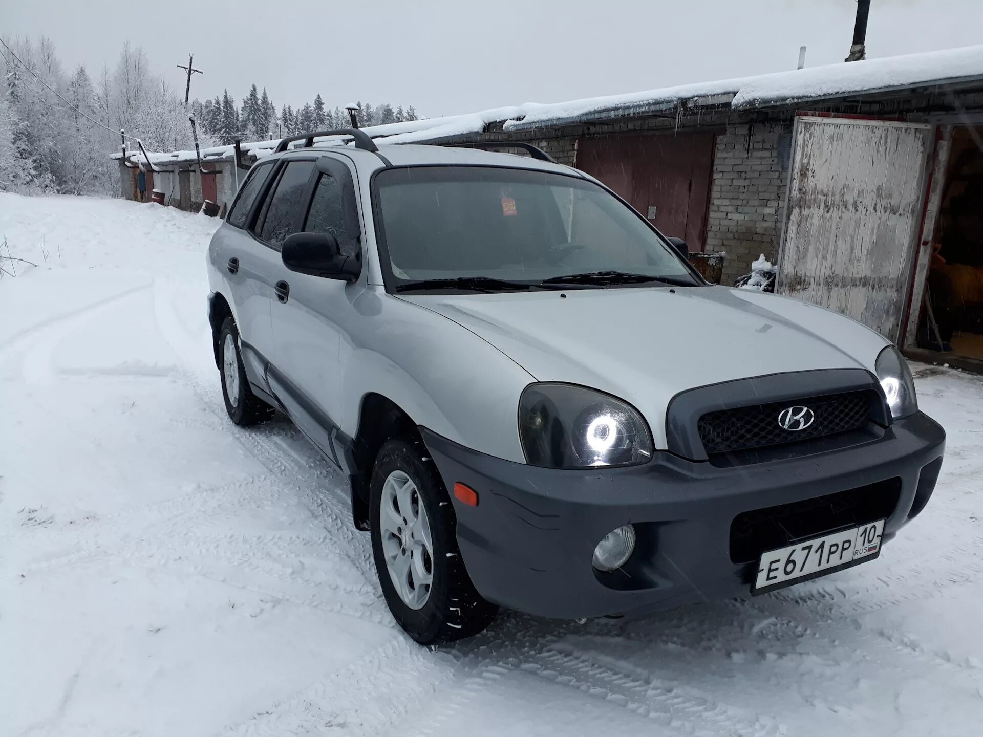 Санта фе 1 поколения купить. Санта Фе 1. Hyundai Santa Fe 2003. Линзы в Хендай Санта Фе Классик 2.7. Фары Хендай Санта Фе 1 с линзами.