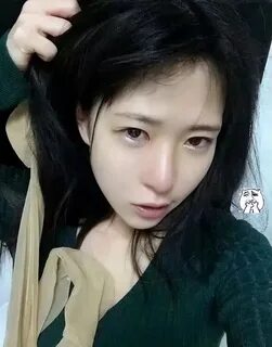 Putting old stockings on the mobile phone solves a major annoyance of mobil...