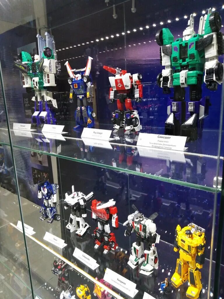 Музей трансформеров пермь. Музей роботов трансформеров. Музей трансформеров пермь. Музей роботов в перми. Музей роботов сергиев.