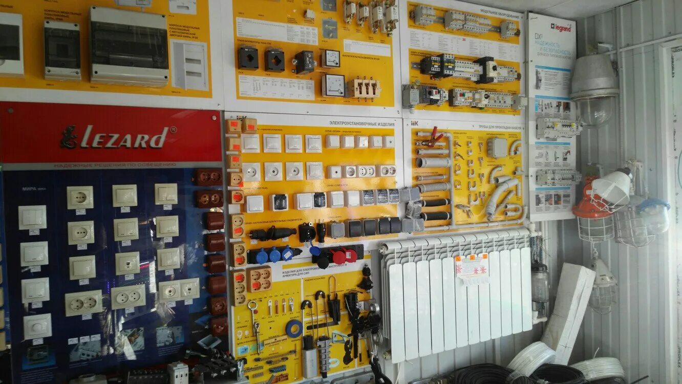 стенд выключатели и розетки шнайдер электрик. электротовары рязань. авс электро магазины. космос электротовары. электрика от а до я рязань официальный сайт.