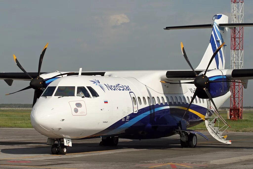 Атр 42. ATR-42 турбовинтовой самолет. ATR 42-500. ATR ATR 42‑500. АТР-42-500 самолет.