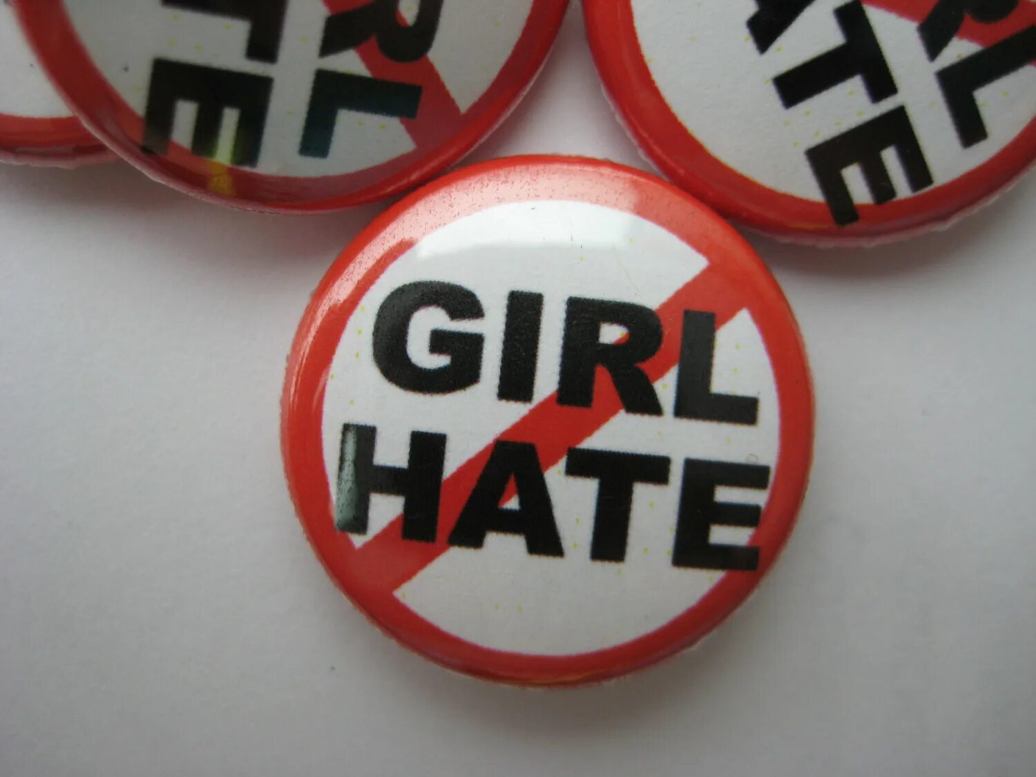 Hate girls. I hate girls. No hate Club. Символ хейта фото. Блейди я хейт гирл.