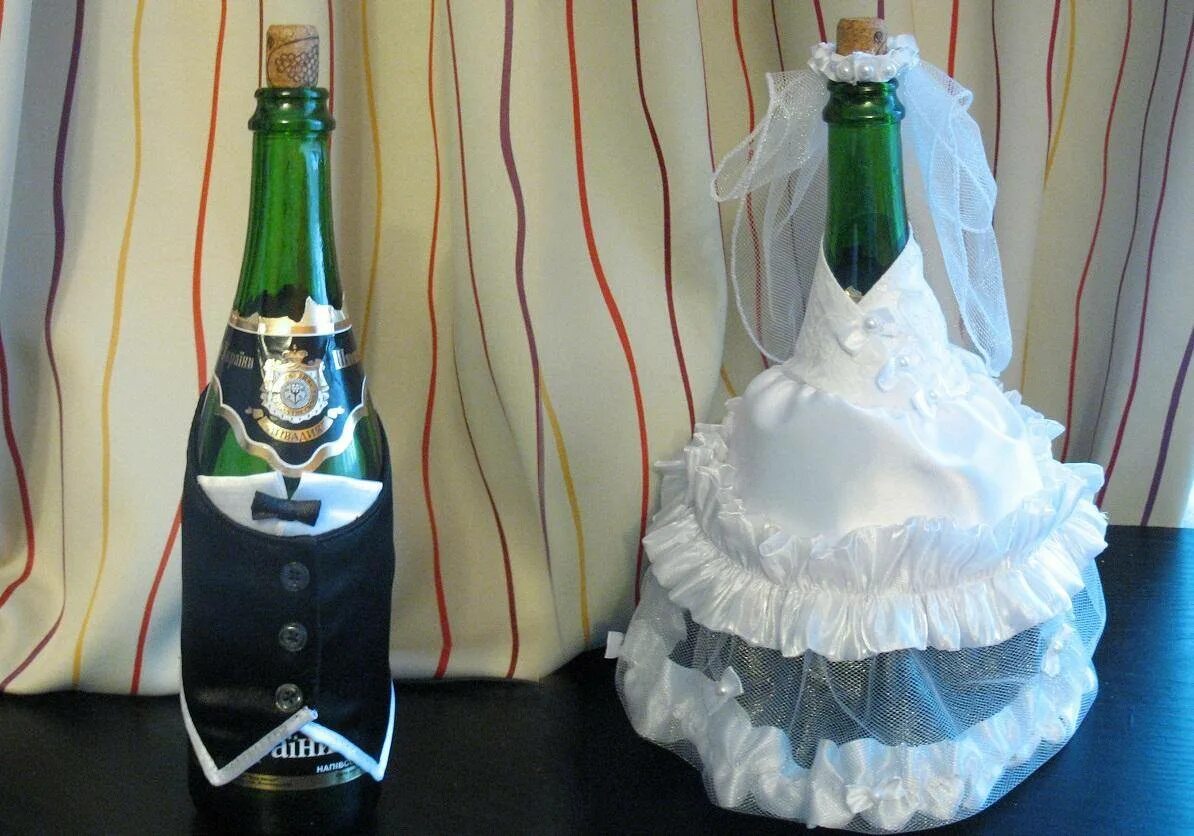 Декор шампанского на свадьбу. Бутылки шампанского на свадьбу. Украсить бутылку шампанского. Украсить шампанское на свадьбу. Шампанское мастер