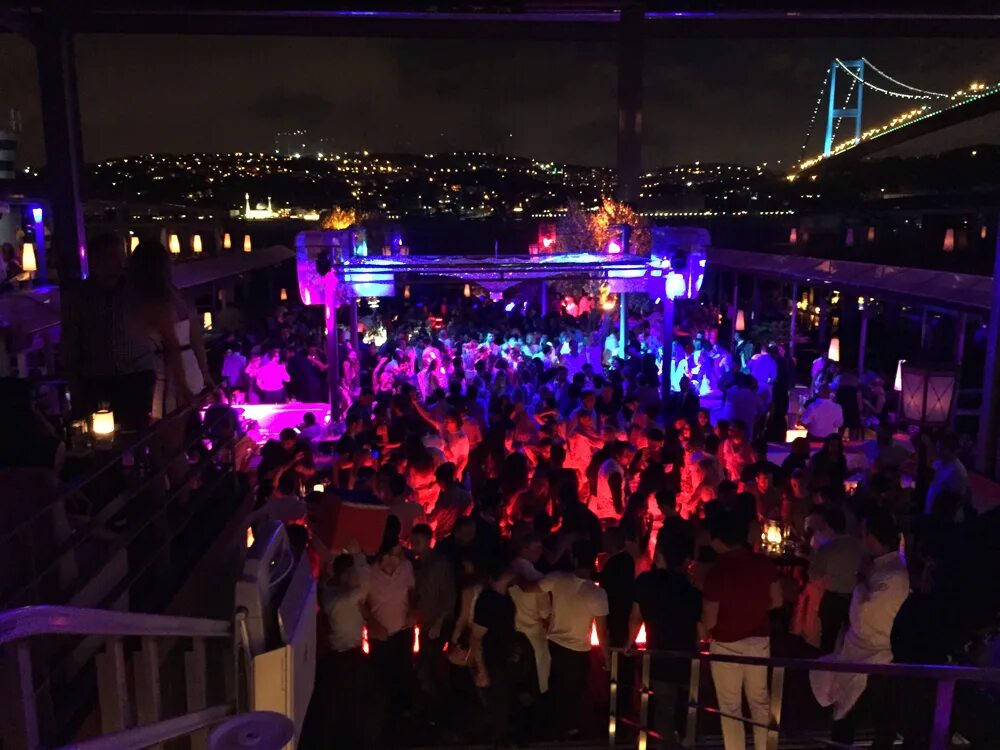 Istanbul ночной клуб. Ночной клуб на воде Истамбул. Nupera Стамбул ночной клуб. Peyote Стамбул клуб. Ночные клубы стамбула