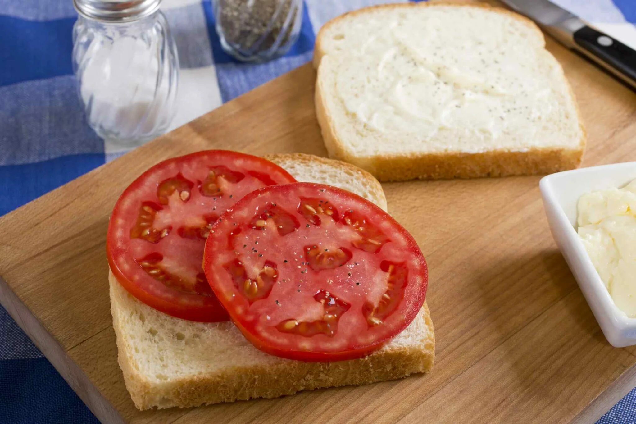 Tomato sandwich