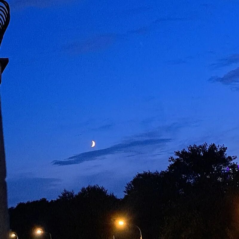 Затмение солнца. Луна зажигает прожектор. Луна на небе зажигает прожектор планеты танцуют в стиле электро видео. Нло. Луна на небе зажигает прожектор планеты танцуют в стиле электро.