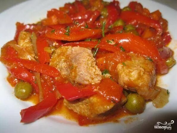 Мясо с перцем болгарским. Свинина тушеная с болгарским перцем. Печень с болгарским перцем. Кабачки тушеные с томатами. Печеный болгарский перец.