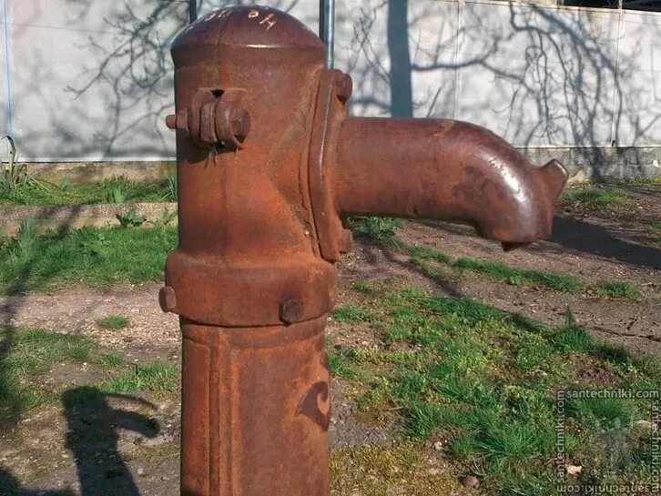 Колонка питьевой воды. Колонка водоразборная эжекторная кв-4. Колонка водоразборная чугун кв н-2.5. Водоразборная колонка уличная чугунная СССР. Колонка водокачка СССР.