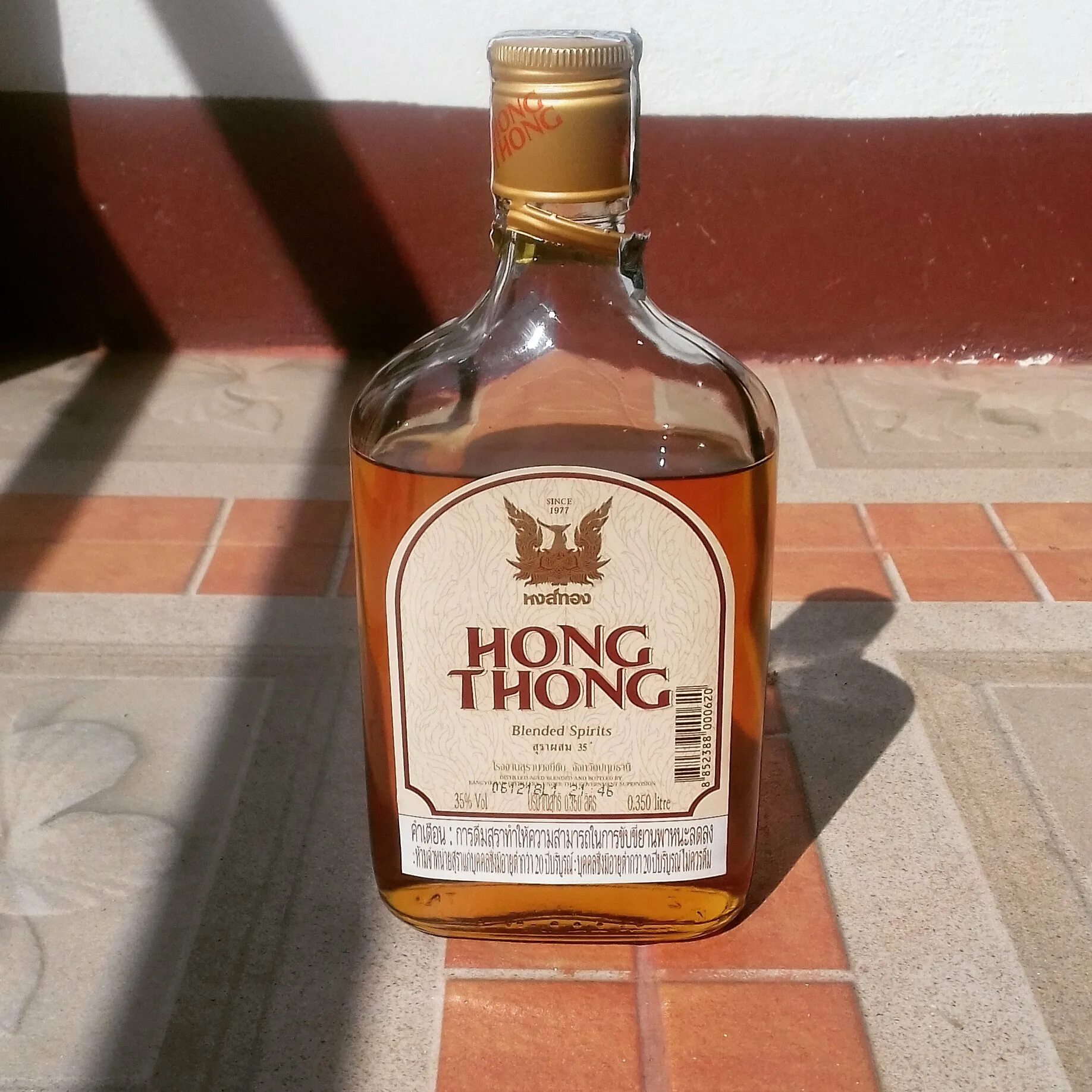Хонг тонг тайский виски. Хонг тонг тайск. Таиландский виски. Hong thong ром. Тайский ром hong thong.