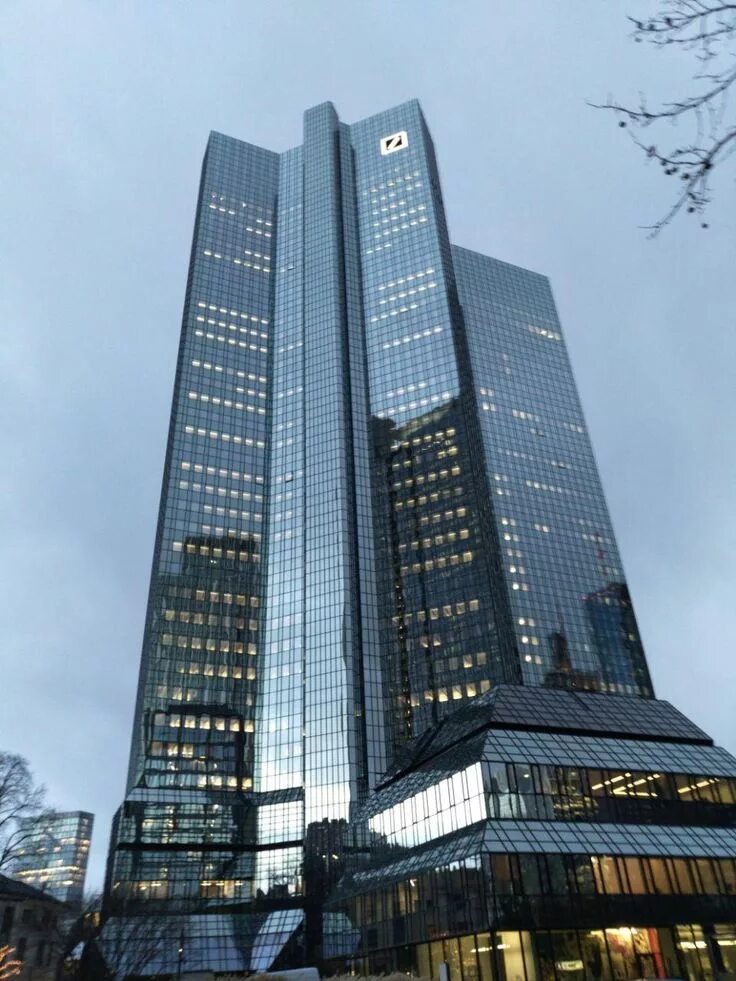 Башни deutsche bank. Банковские здания. Банковские здания. Дойче банк франкфурт. Здание всемирного банка в мире.