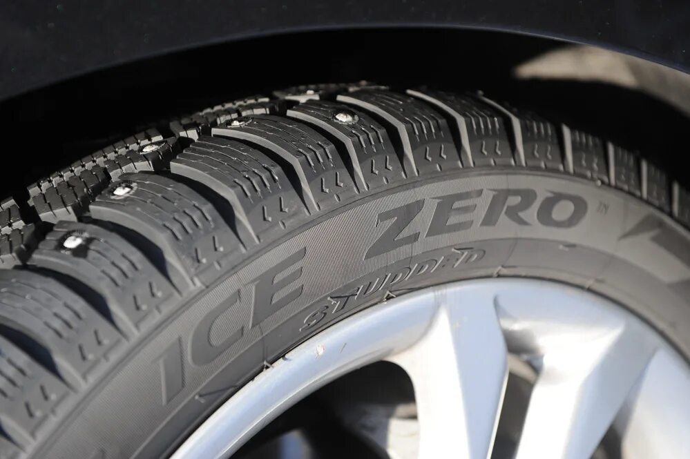 Правильное направление резины. Шины пирелли зеро шипы. шина pirelli ice zero направление. ice cruiser by pirelli. направление зимней резины пирелли зеро.