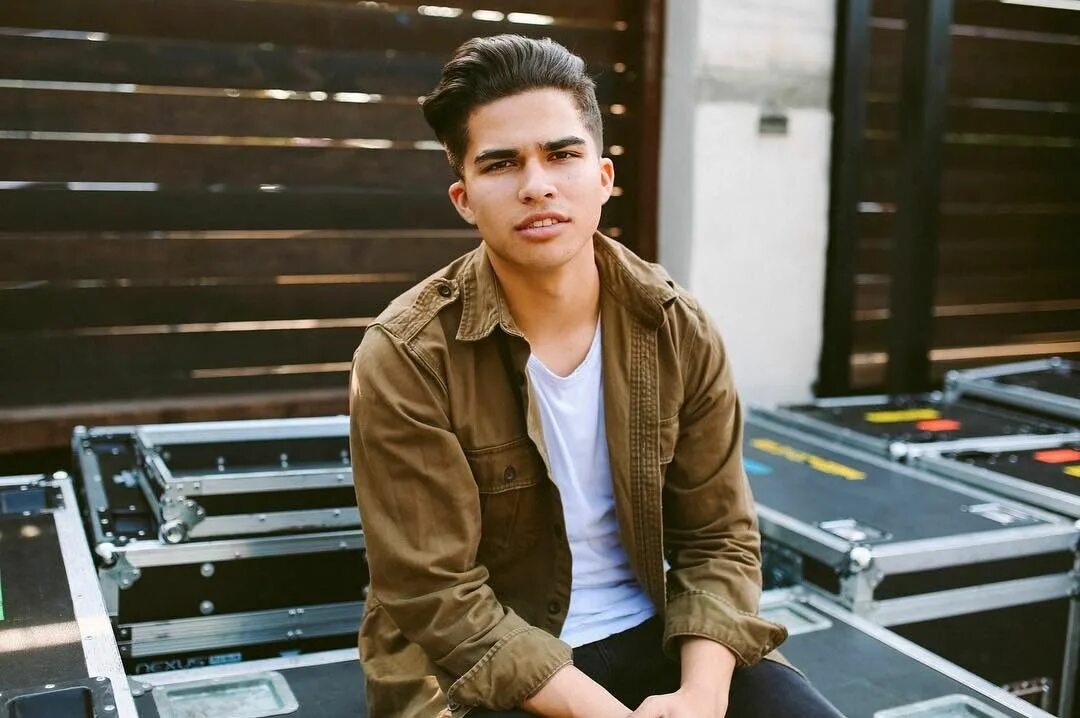 Alex Aiono. Alex Aiono певец. Алекс Айоно рост.