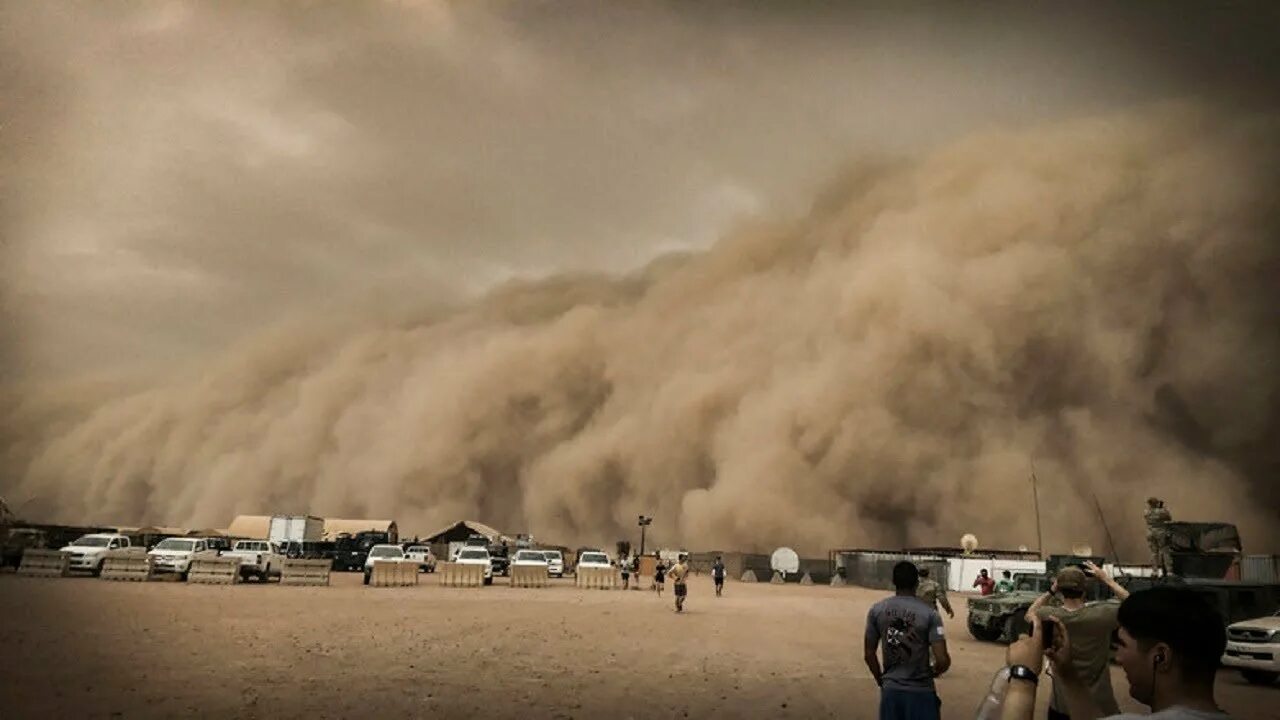 Пыльный город где то. Самум Песчаная буря. Интерстеллар буря пыльная. Интерстеллар Песчаная буря. Пустыня Гоби Песчаная буря.