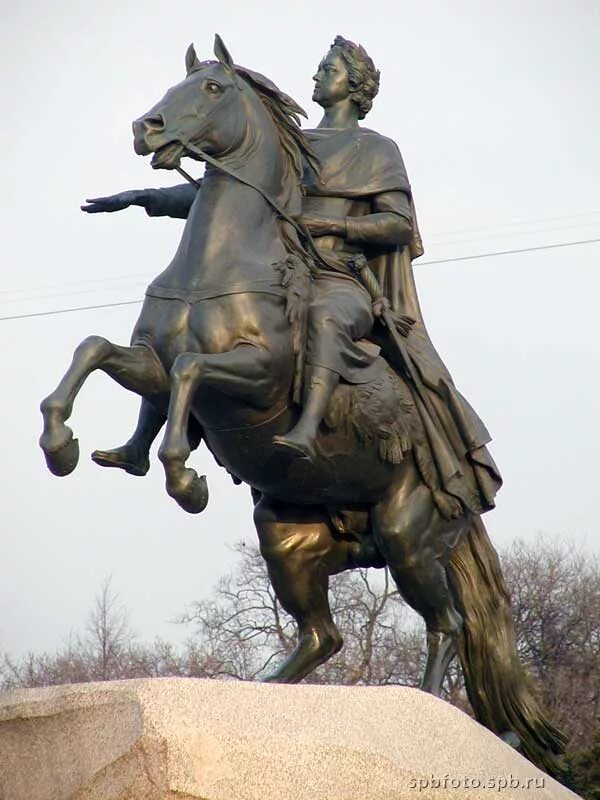 1 мужчина 1 конь. Памятник Петру 1 в Санкт-Петербурге медный всадник. Конная статуя Петра 1 Фальконе. Памятник Петру 1 на коне в Санкт-Петербурге.