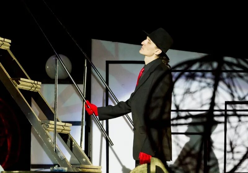 портрет дориана грея сфера. спектакль портрет дориана грея саранск. дориан грей театр сфера смиранин. театральная постановка. портрет дориана грея спектакль в москве.