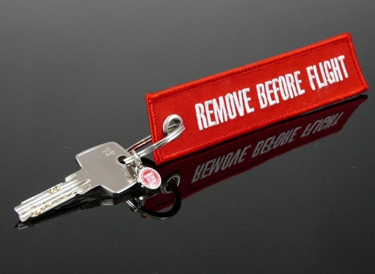Remove before flight. Оригинальный брелок. брелок remove. remove before flight брелок оригинал. ремув бефор флайт.