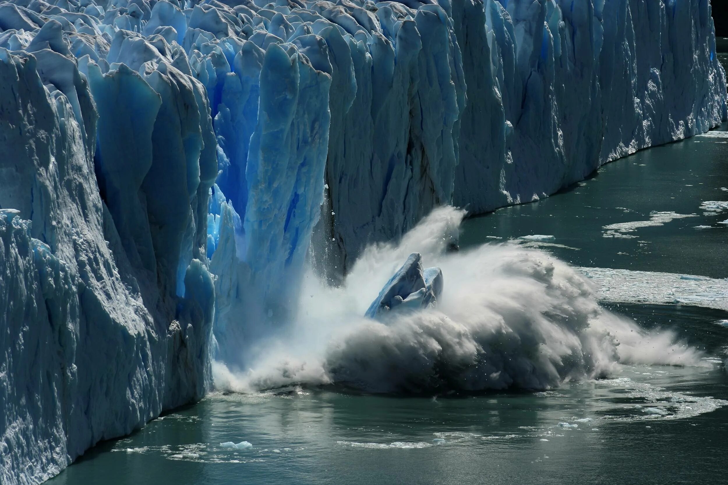 Потепление и повышение уровня океана. Таяние ледников глобальное потепление. Таяние ледников и повышение уровня мирового океана. Парниковый эффект таяние ледников. Таяние ледников 2023.