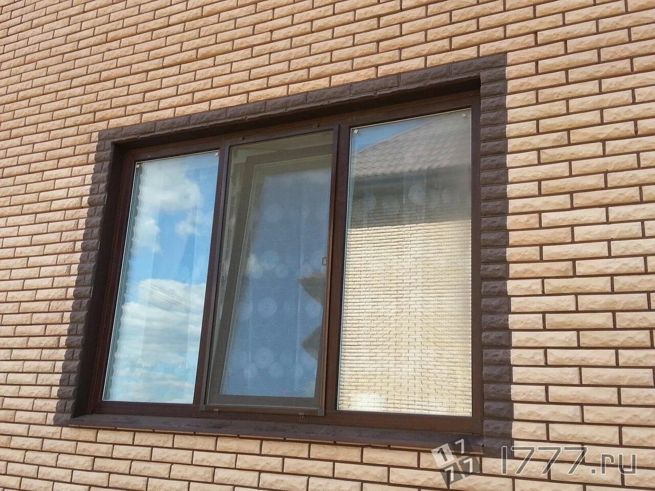 Металлические откосы на окнах наружные. Наружные откосы Вельтпласт. Пластиковое окно снаружи. Отделка окон. Отделка откосов окон снаружи.